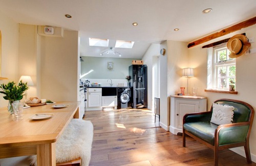 Dereham House | Robin Cottage - Two Bedroom House, Sleeps 4