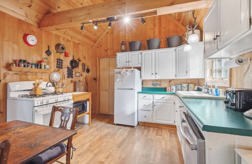 Rangeley House | Rock Ledge - Relax & Renew in turn-of-century log cabin with side cabin