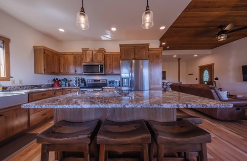 Rexford House | Rock Lot – A 5 Star Vacation! Picturesque 3 BDR Sleeps 9 w/Amazing Views