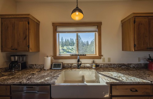 Rexford House | Rock Lot – A 5 Star Vacation! Picturesque 3 BDR Sleeps 9 w/Amazing Views