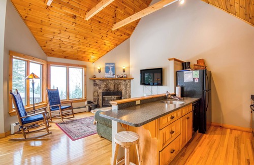 Rangeley Condo | Rock Pond Condo 77 - Ski in Ski out Cozy Condo at Saddleback
