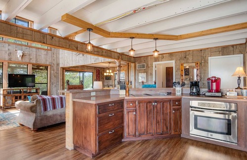 Pipe Creek House | Rockin' B Ranch Bluff House
