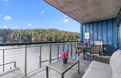 Coeur d'Alene House | Rockin' on the River