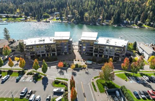 Coeur d'Alene House | Rockin' on the River