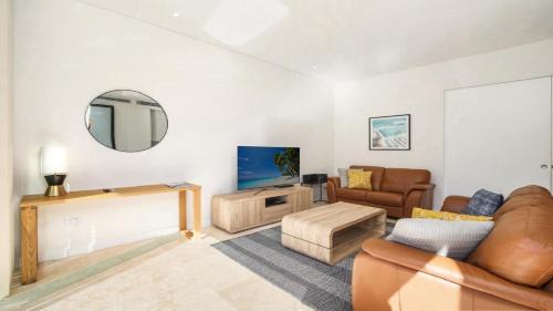 Terrigal House | Rockpool #2 Short Walk To Beach, Shops, Cafes Accom Holidays