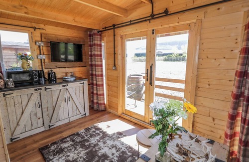 Limavady Cottage | ROCKY RIDGE CABIN, romantic, character holiday cottage in Castlerock