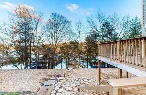 Kimberling City Apartment | Rocky Shore Retreat