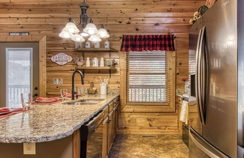 Sevierville Cabin | Rocky Top Heaven - Arcade Game, $1089 tickets each paid day, Dollywood and More!