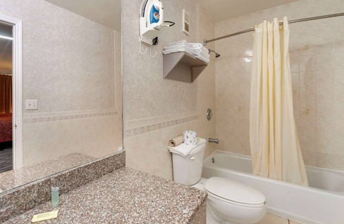 Clearwater Hotel | Rodeway Inn Clearwater - Largo