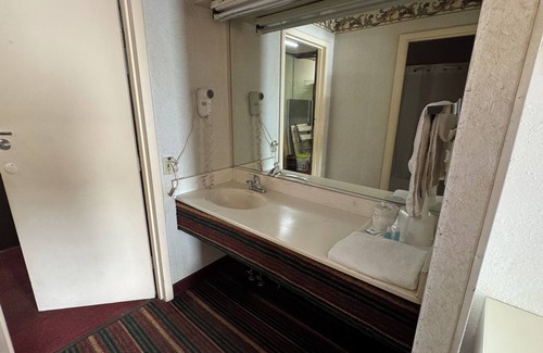 Dunmore Hotel | Rodeway Inn Dunmore