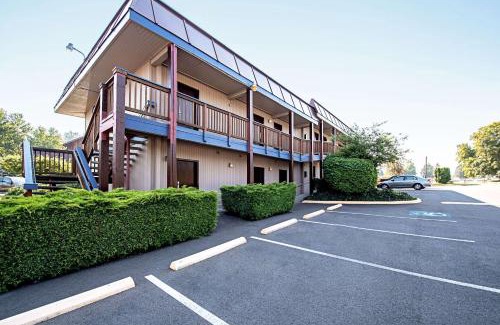 Enumclaw Hotel | Rodeway Inn Enumclaw Mount Rainier-Crystal Mountain Area