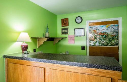 Lincoln Hotel | Rodeway Inn Lincoln I-93