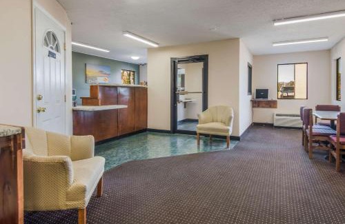 East Dublin Hotel | Rodeway Inn & Suites Dublin