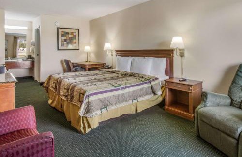 East Dublin Hotel | Rodeway Inn & Suites Dublin