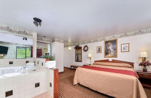 Madison Hotel | Rodeway Inn & Suites Madison East