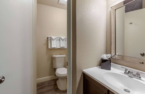 Ontario Hotel | Rodeway Inn & Suites Ontario