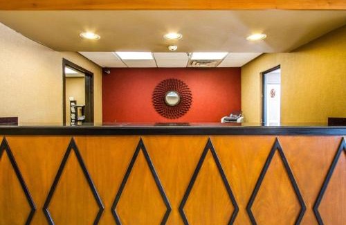 Clarksville Hotel | Rodeway Inn & Suites