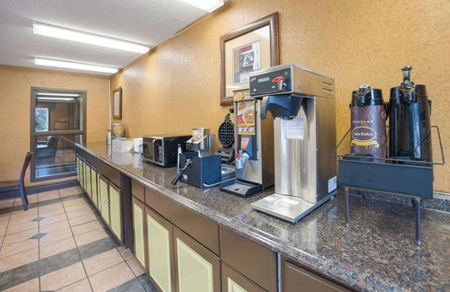 Colorado Springs Hotel | Rodeway Inn