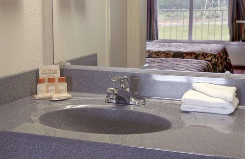 Concord Hotel | Rodeway Inn