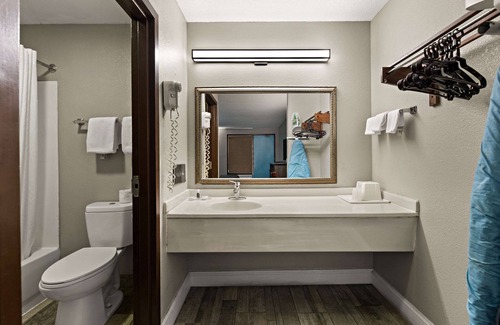 Dumbarton Hotel | Rodeway Inn