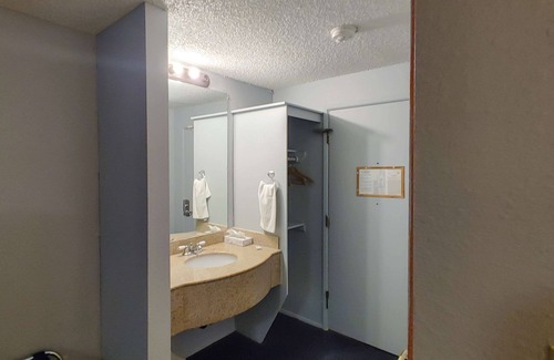 SeaTac Hotel | Rodeway Inn