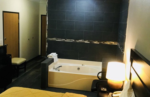 Stephenville Hotel | Rodeway Inn