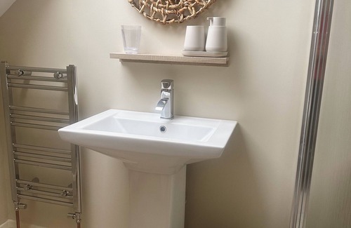 Limavady Apartment | Roe Valley GetawaysnModern Studio with en-suite