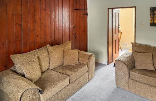 Storwood House | Rogue Cottage