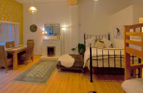 Laurieston Apartment | Roman Studio