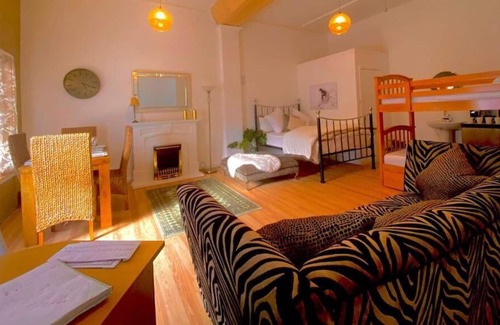 Laurieston Apartment | Roman Studio