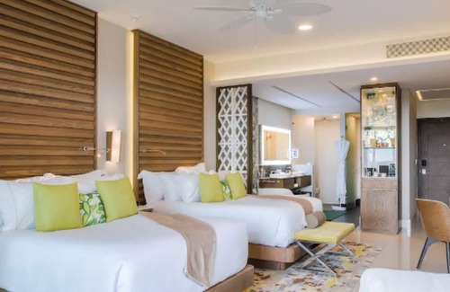 Playa Mujeres Resort | Romantic 5 star resort on the beach and family friendly