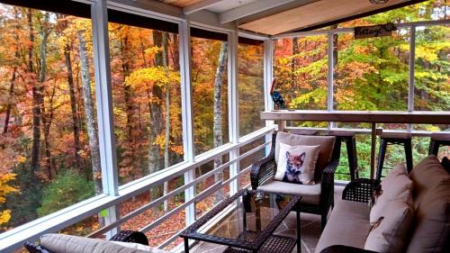 Lake Lure House | Romantic Cabin Getaway minutes from Chimney Rock