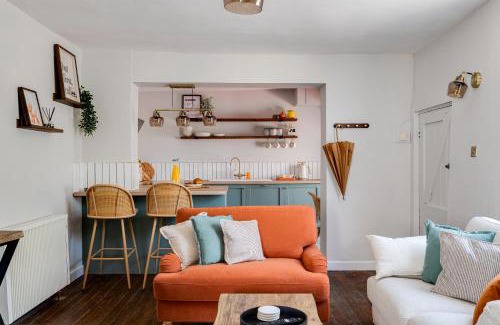 Chester House | Romantic canal-side cottage with hot tub