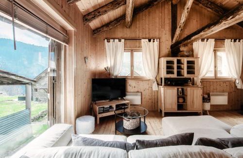 Osco Ski Chalet | Romantic Chalet in the Leventina Mountains by Quokka 360 - Romantic Chalet