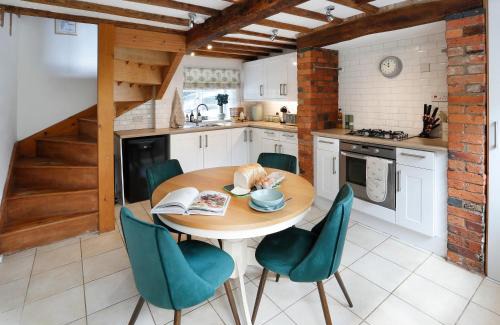 Chipping Campden House | Romantic Cotswold Cottage- dog friendly and village location