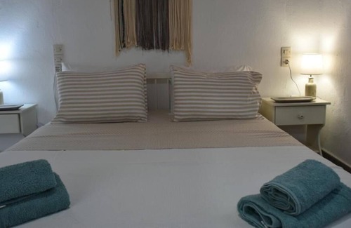 Skiathos Town Apartment | Romantic Cottage Oasis in Skiathos