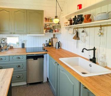 Vestre Amoy House | Romantic Country Cabin With Fjord Views On Åmøy