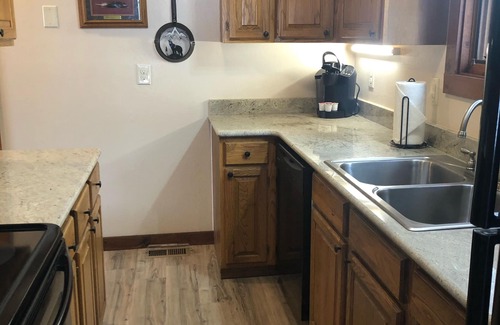 Divide Cabin | Romantic Forest Hideaway, Hot Tub, WiFi, Directv, near Attractions & Breweries!