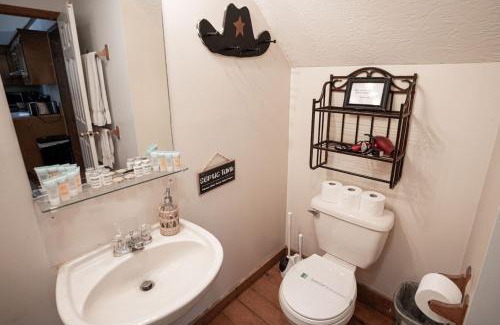 Blairsville House | Romantic Gateway in the Woods
