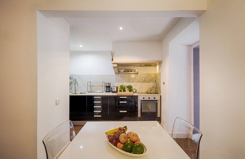 Santos Apartment | Romantic Gem in Santos