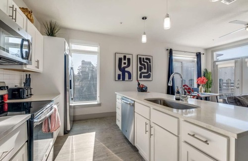 Downtown San Antonio Condo | Romantic Getaway Hotel/Apt facing Riverwalk