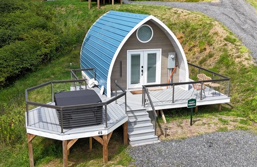 Bakersville Cabin | Romantic Getaway in the Blue Ridge Mountains with fabulous views