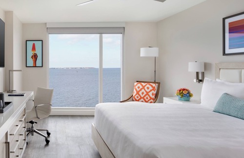 Charlotte Harbor Hotel | Romantic King Studio – Idea to watch Sunsets Over the Harbor
