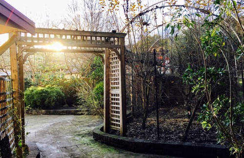 Eildon House | Romantic Lakeside Getaway with Spa - Pet Friendly - 20% OFF