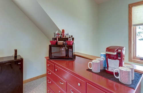 Swanton Apartment | Romantic lakeside studio with easy water access - close to local attractions