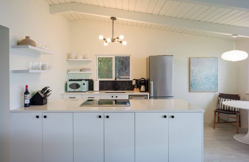 Eastsound House | Romantic Oceanfront Getaway/Hot tub/Chef Kitchen