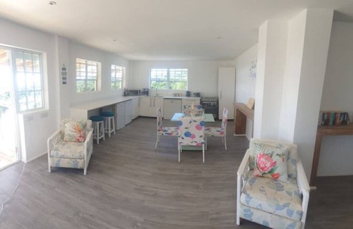 Johnson's Point Apartment | Romantic Off-Grid Sea View Retreat/Walk to Beach
