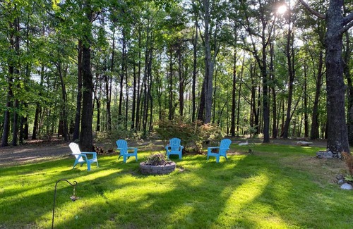 Tigerville House | Romantic, Secluded Historic Cottage on 5 Acres 30 mins to TIEC