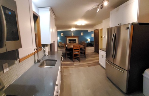 Jonas Villa | Romantic Secluded Private Villa with Pool, Hot Tub, Sauna/Steam, Games