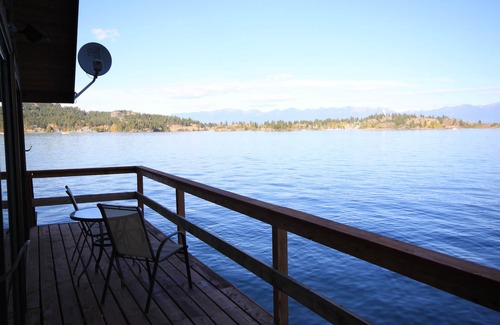 Somers Cabin | Romantic Somers Bay Boathouse with Dock